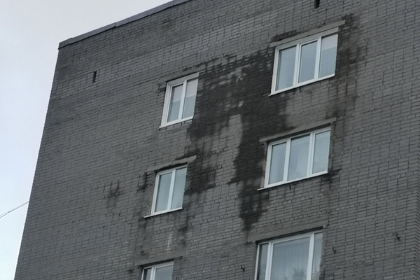 Многоэтажку в российском городе затопило кипятком