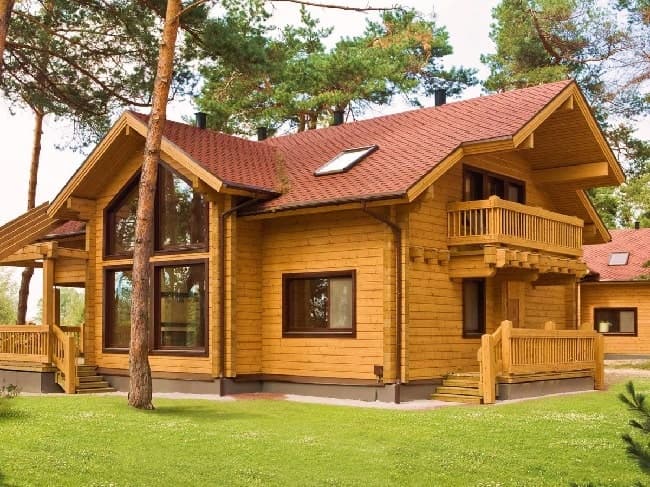 Покраска деревянного дома из бруса и бревна