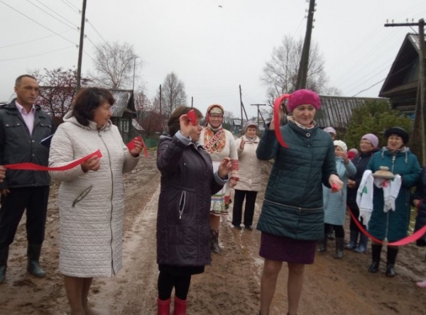 Пока Путин подписывает резолюцию по AI в деревне Жувам состоялось торжественное открытие отремонтированной дороги (фото)