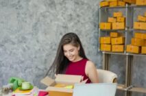 Как открыть бизнес по продаже одежды с минимальными вложениями в России в 2025 году